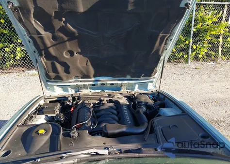 2002 Jaguar Xj8 z USA, uszkodzony, nr VIN SAJDA14C22LF44353